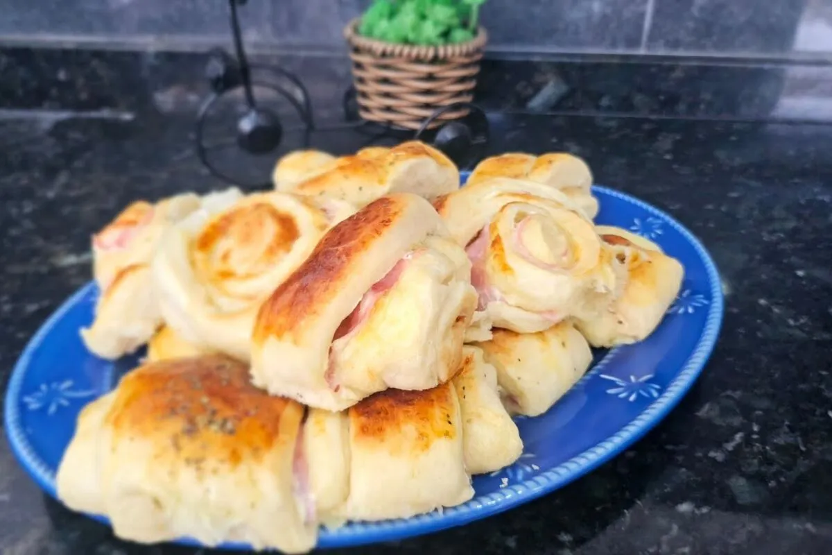 Enroladinho de presunto e queijo com cream cheese: uma delícia culinária para seu lanche