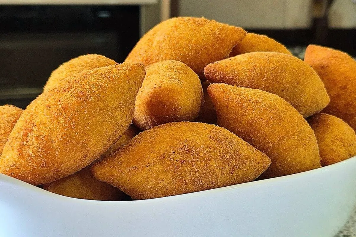 Enroladinho de presunto e queijo: essa massa é tão boa que d