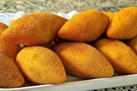 Enroladinho de presunto e queijo super macio e recheado, alé