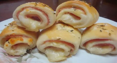 Enroladinho de Queijo e Presunto
