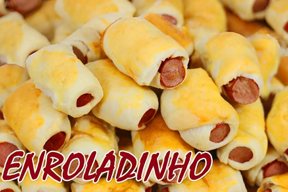 Enroladinho de salsicha assado fácil de fazer e delicioso as