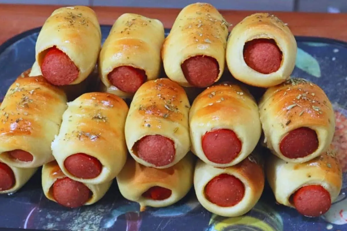 Enroladinho de salsicha delicioso: massa bem macia, fácil de