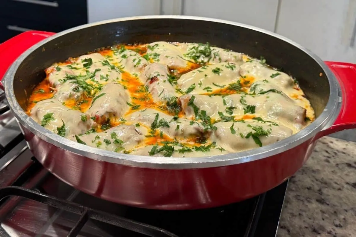 Enroladinho mineiro ao molho com o segredo da carne recheada