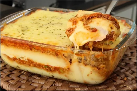 Escondidinho de carne moída com batata um almoço completo de