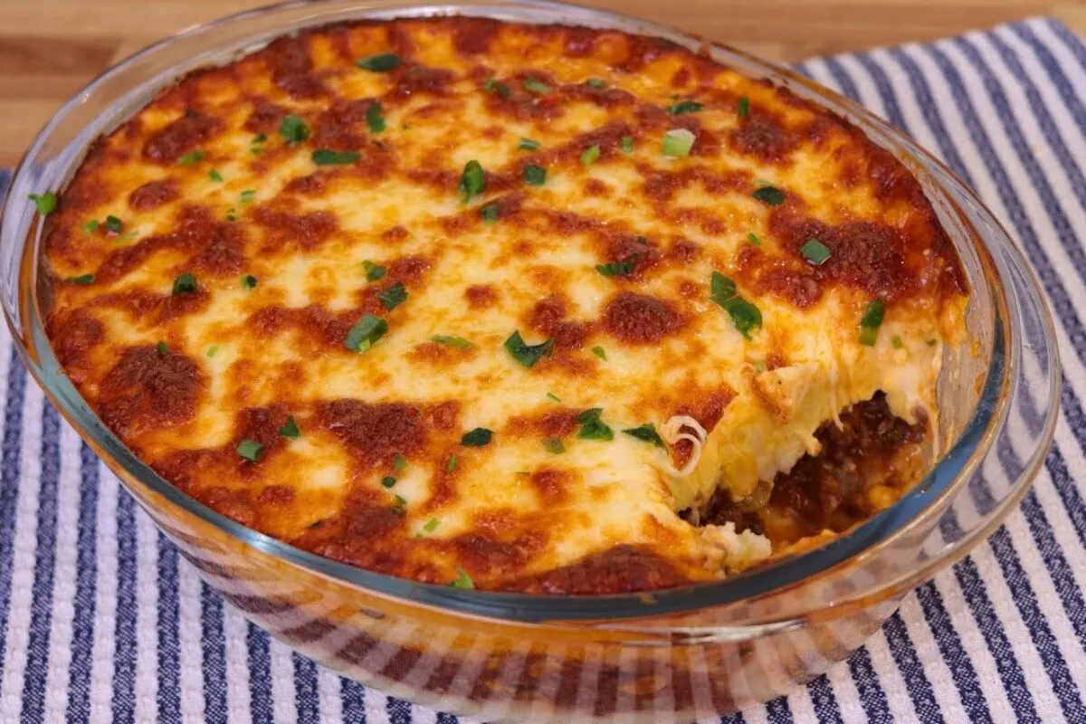 Escondidinho de carne moída cremoso ótimo para almoço de dom