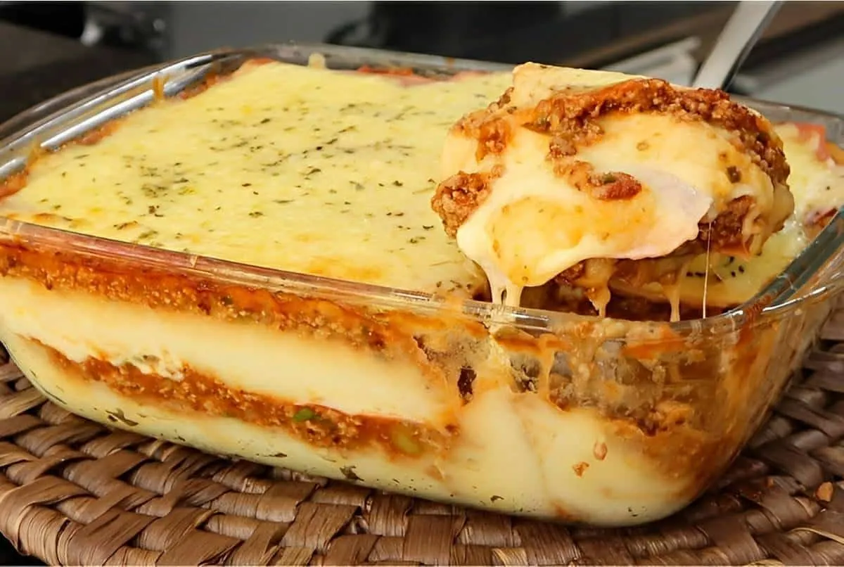 Escondidinho de carne moída no forno um prato delicioso para