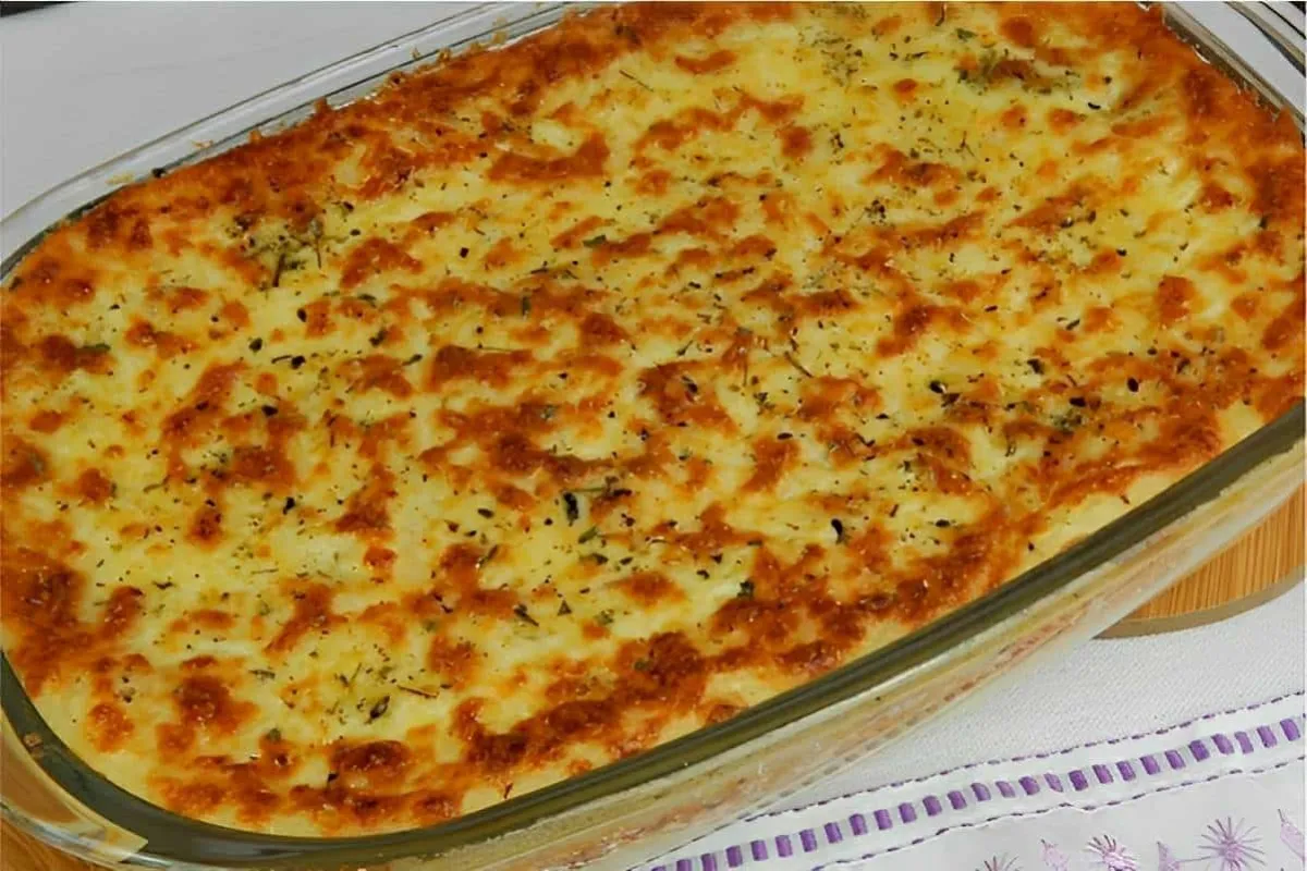 Escondidinho de frango fácil gratinado com queijo uma delíci