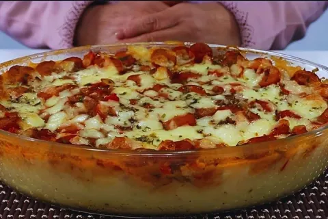 Escondidinho de salsicha: o trio de salsicha, batata e queij