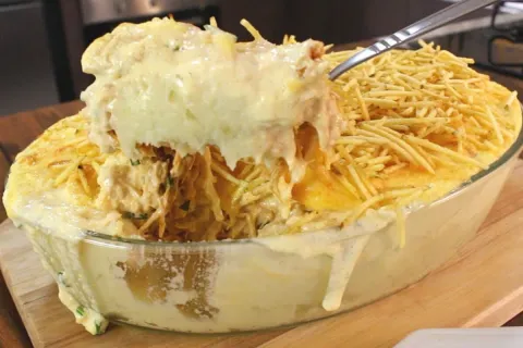 Escondidinho invertido de fricassê: uma receita simples, ráp