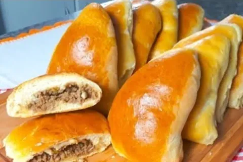 Esfiha de carne com massa fofinha e recheio bem temperado, q