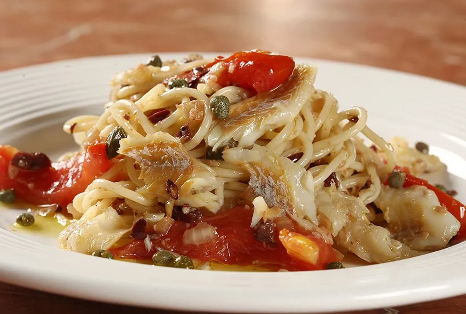 Espaguete com Molho de Bacalhau