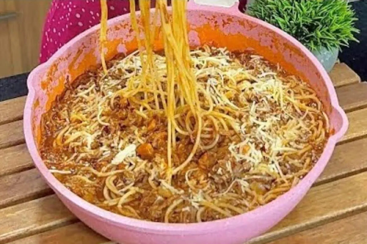 Espaguete de fraldinha com bacon bem cremoso, com um molho i