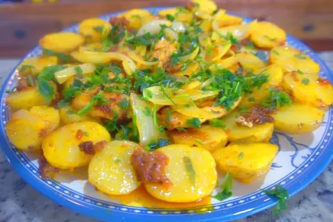 Essa receita da minha mãe de frango suculento com batata é a