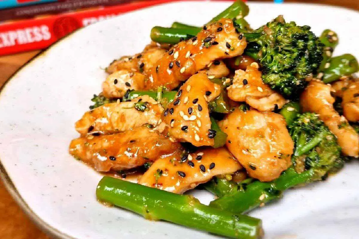 Essa receita de brócolis com frango é perfeita para a sua re