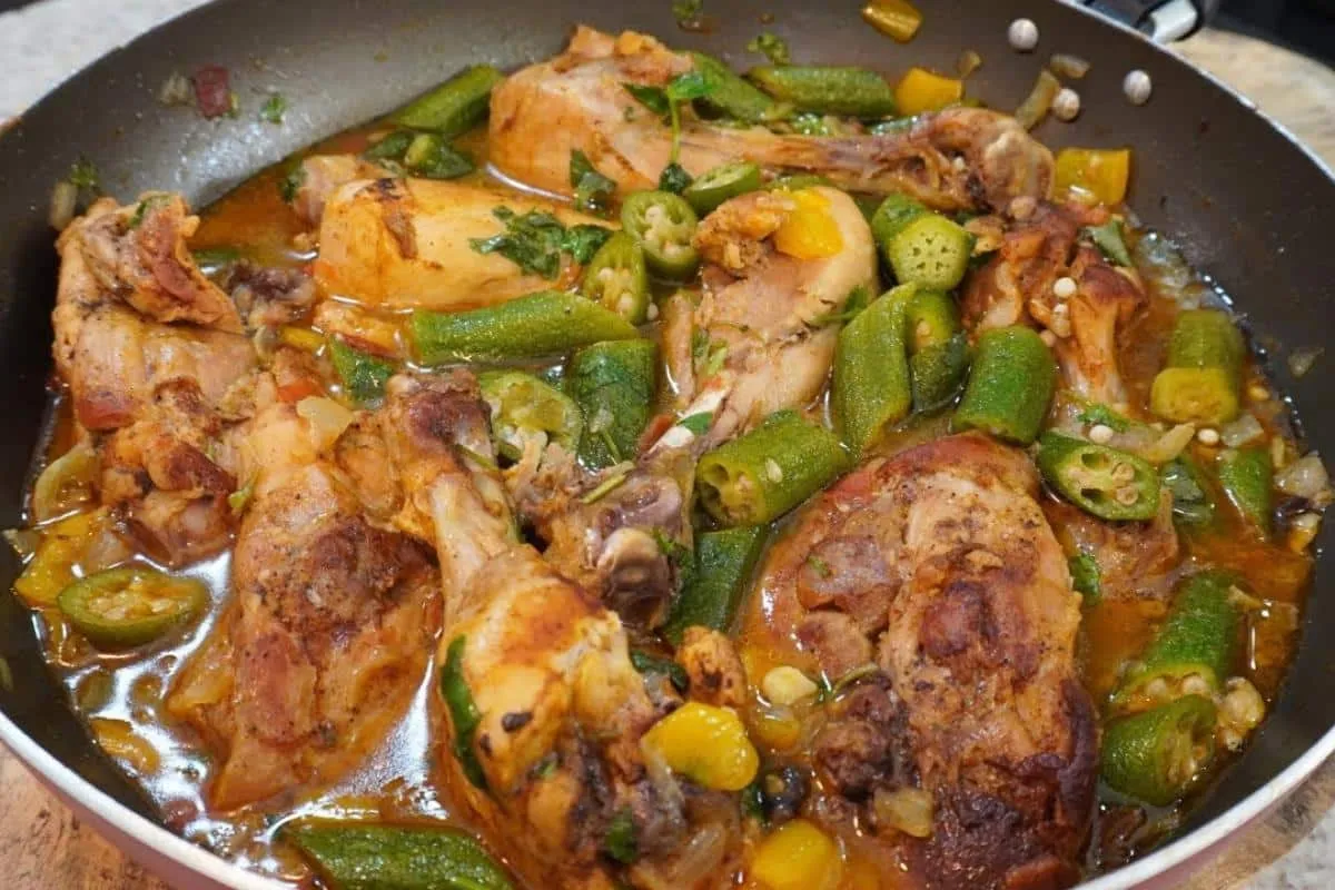 Essa receita de frango com quiabo que minha mãe faz é a melh