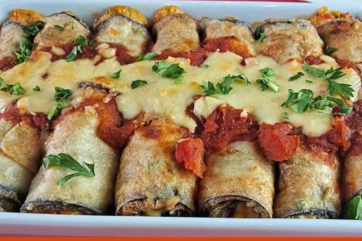 Essa receita de rolinhos de berinjela recheados deixa todo m