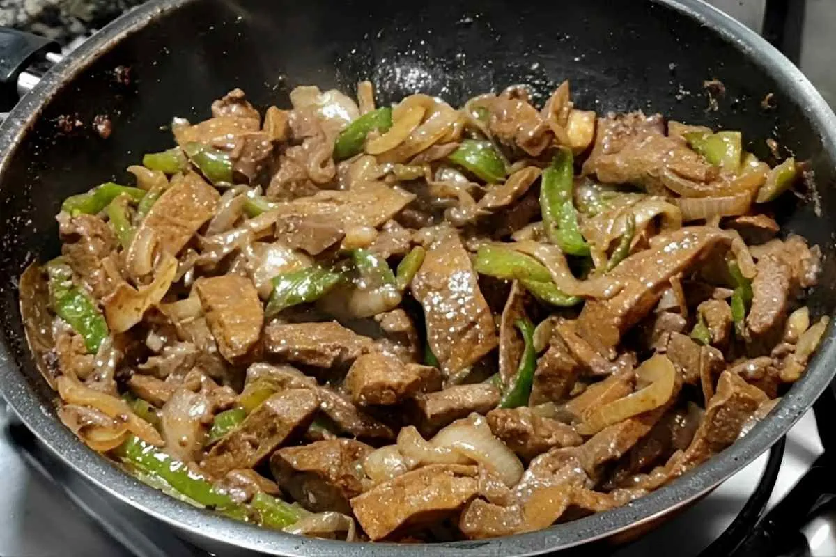 Essa receita é o melhor jeito de preparar fígado acebolado