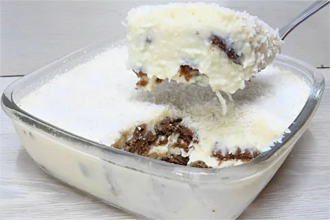 Essa sobremesa de abacaxi com coco vai deixar sua mesa de na