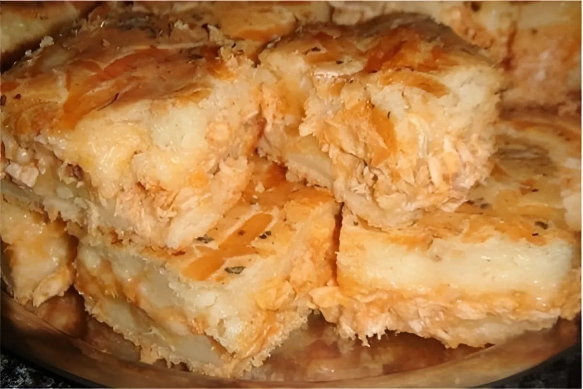 Essa torta salgada derrete na boca de tão macia e fofinha re