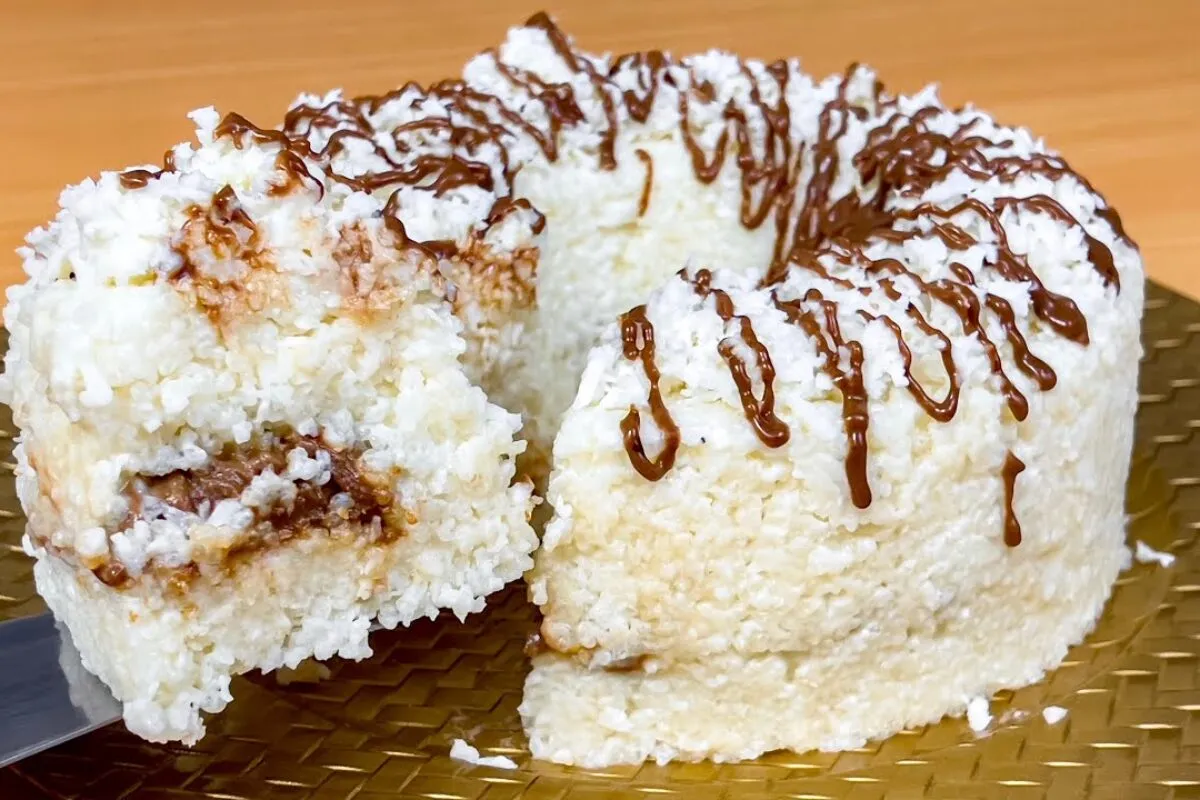 Esse bolo de tapioca recheado é tão gostoso que já dá água n