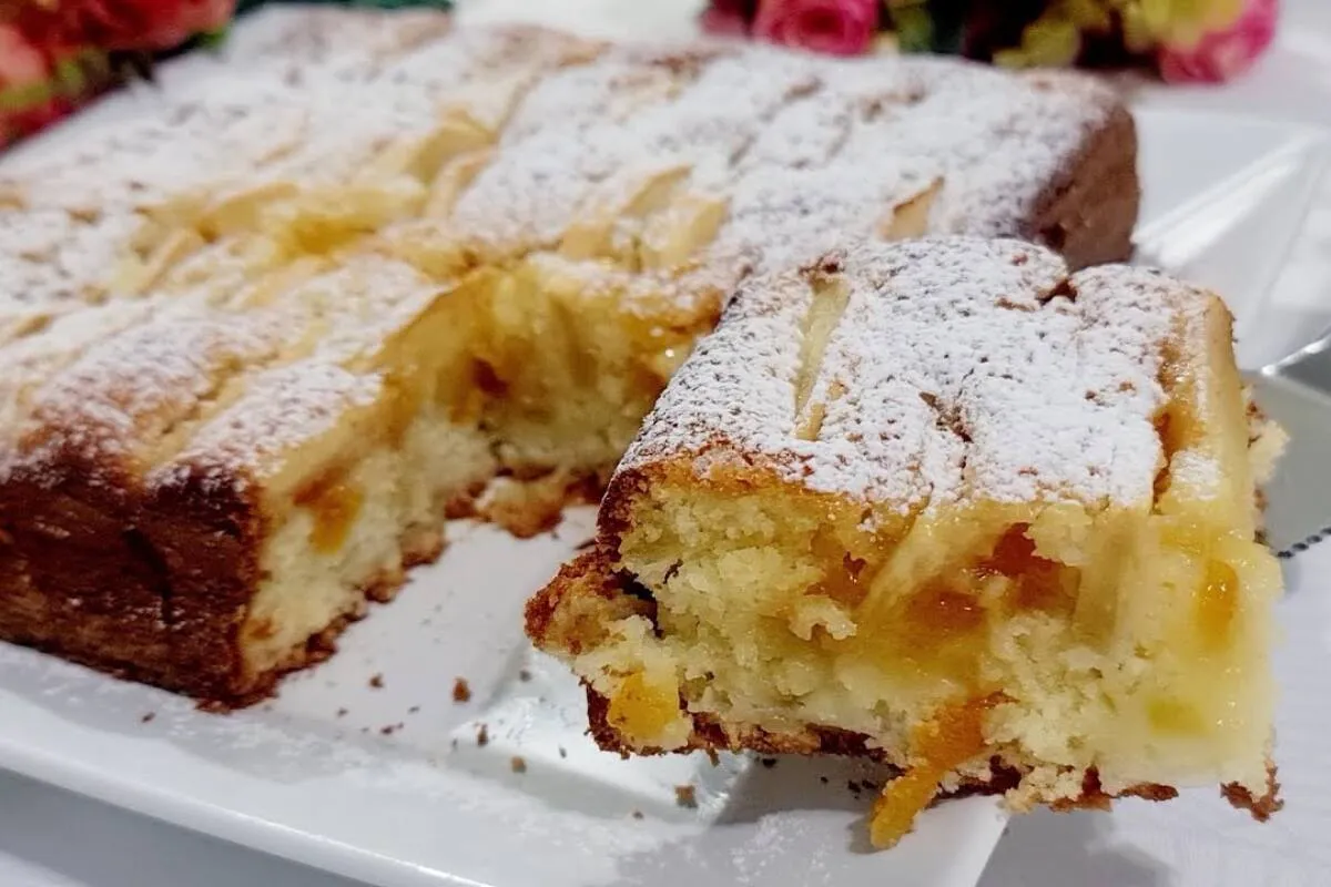 Esse é o bolo de maçã mais molhadinho e macio de todos que j