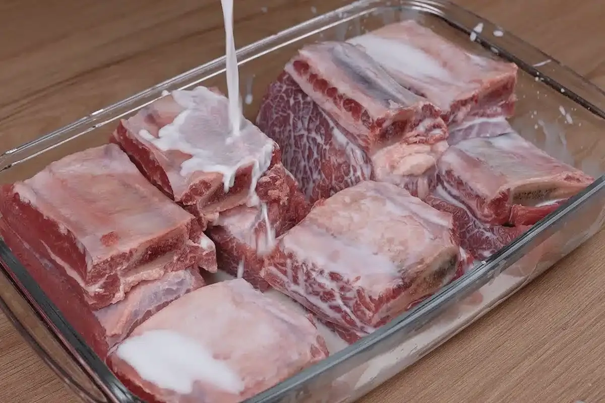 Esse é o melhor jeito de fazer costela assada no forno: segr