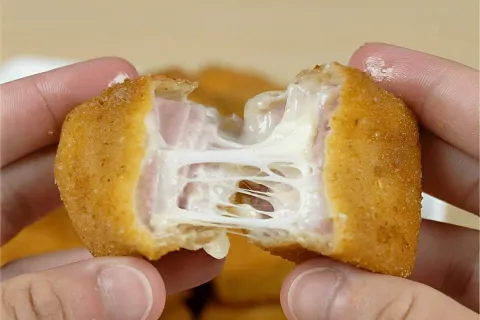 Esse é o salgado de presunto e queijo mais fácil do mundo