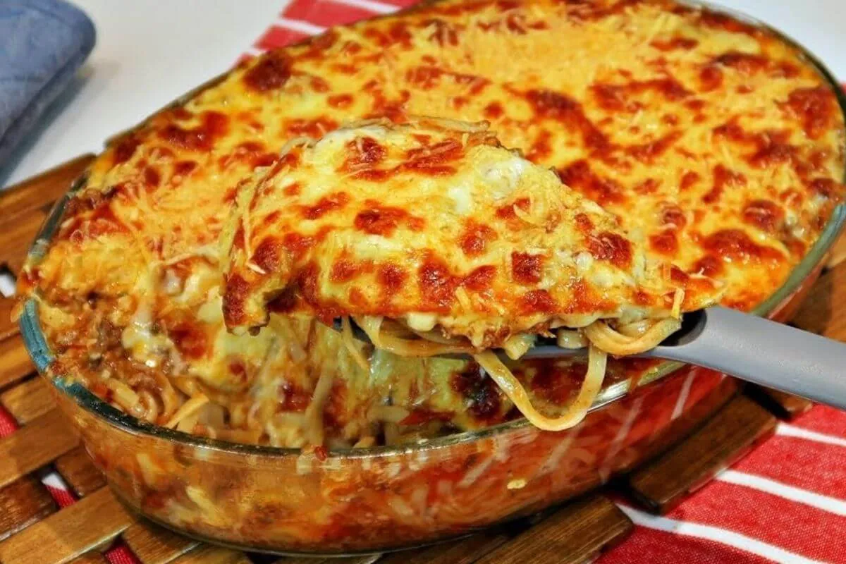 Esse macarrão cremoso de forno fica tão gostoso que sua famí