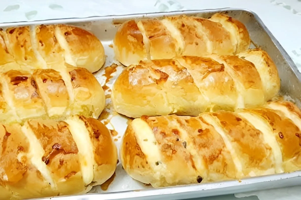 Esse pão de alho cremoso vai fazer o maior sucesso no seu ch