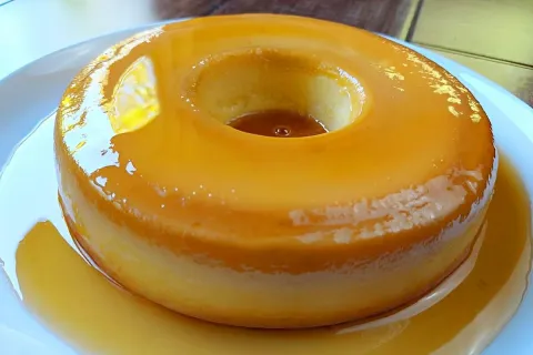 Esse pudim de leite condensado ficou pronto em 20 minutos se