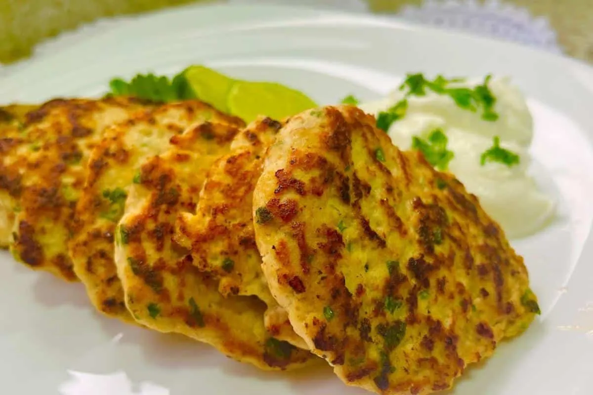 Experimente esse hambúrguer de frango que vai te deixar com