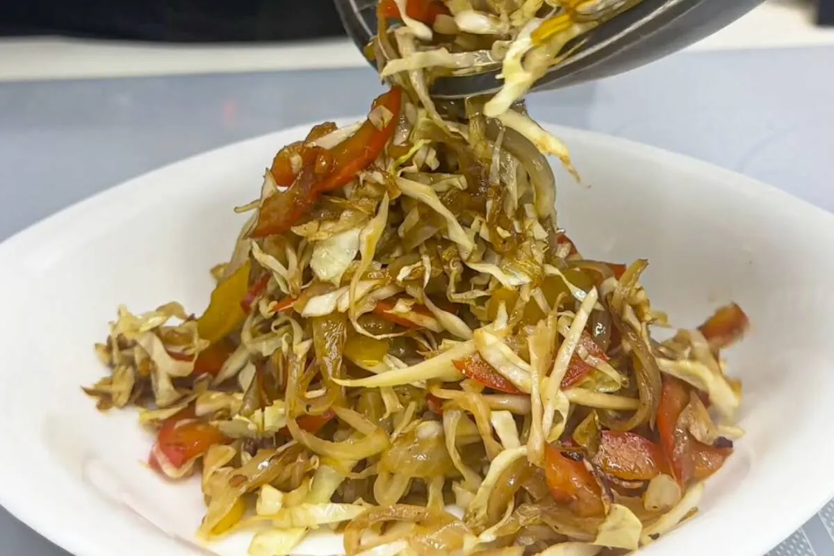 Experimente esse repolho refogado diferente e muito saboroso