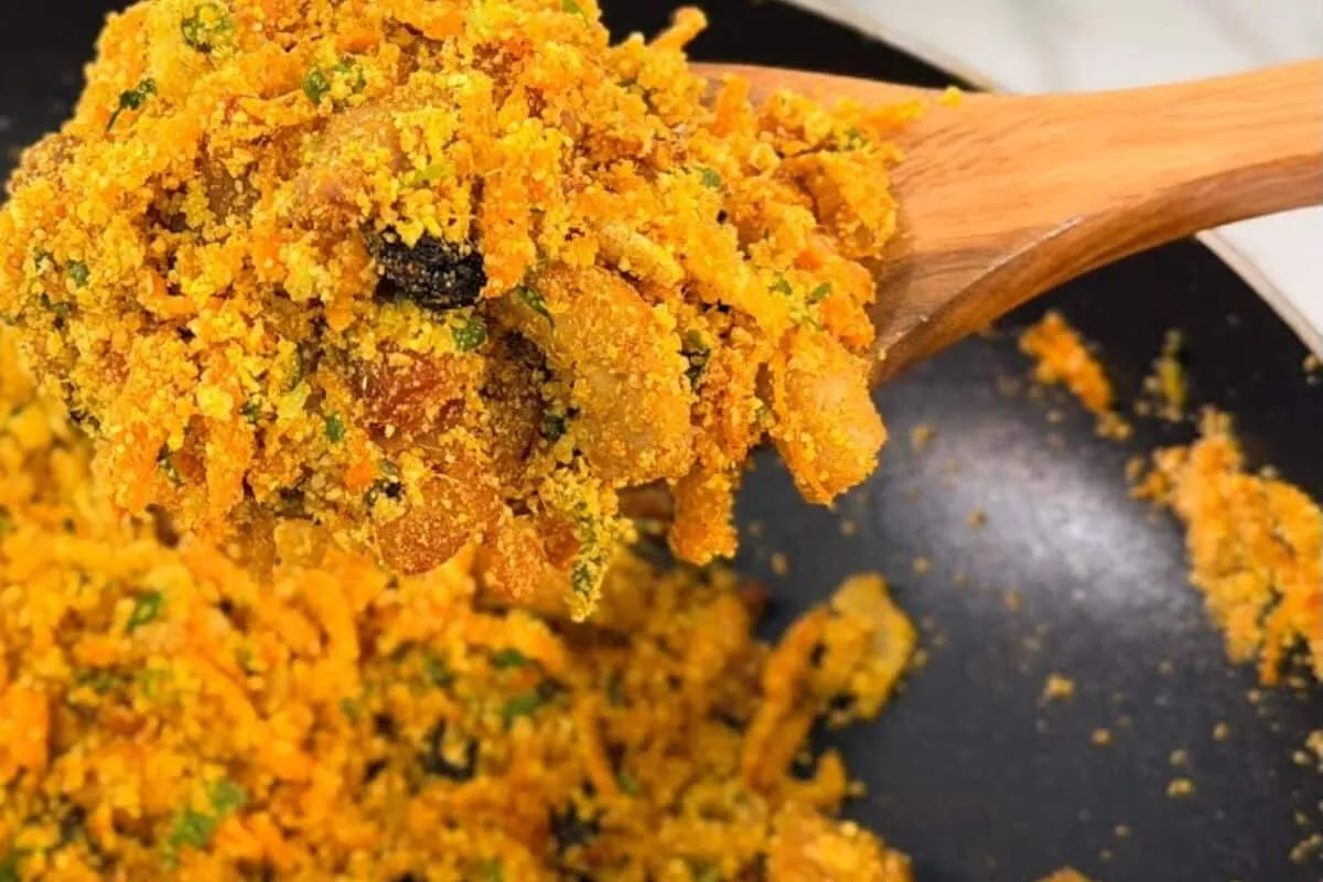 Farofa completa, uma guarnição deliciosa e  caprichada para