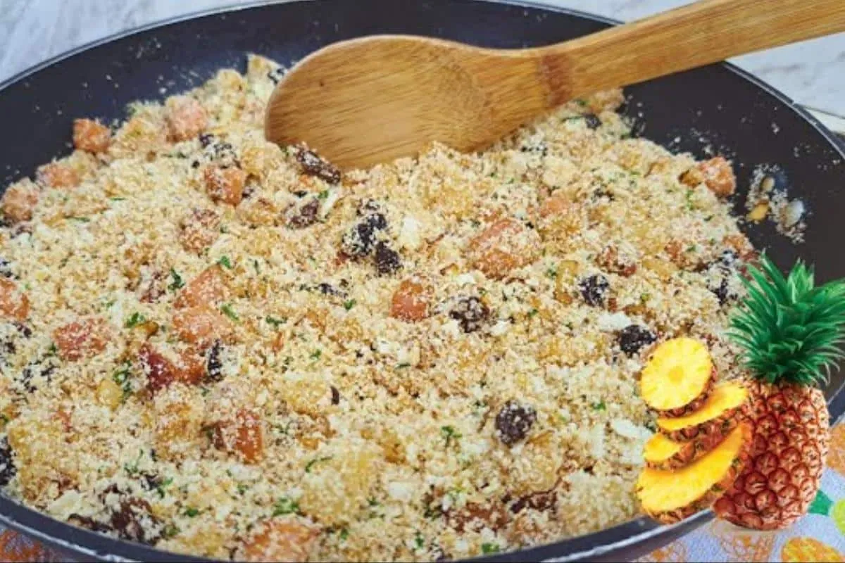 Farofa de abacaxi com bacon: não pode faltar no seu almoço e