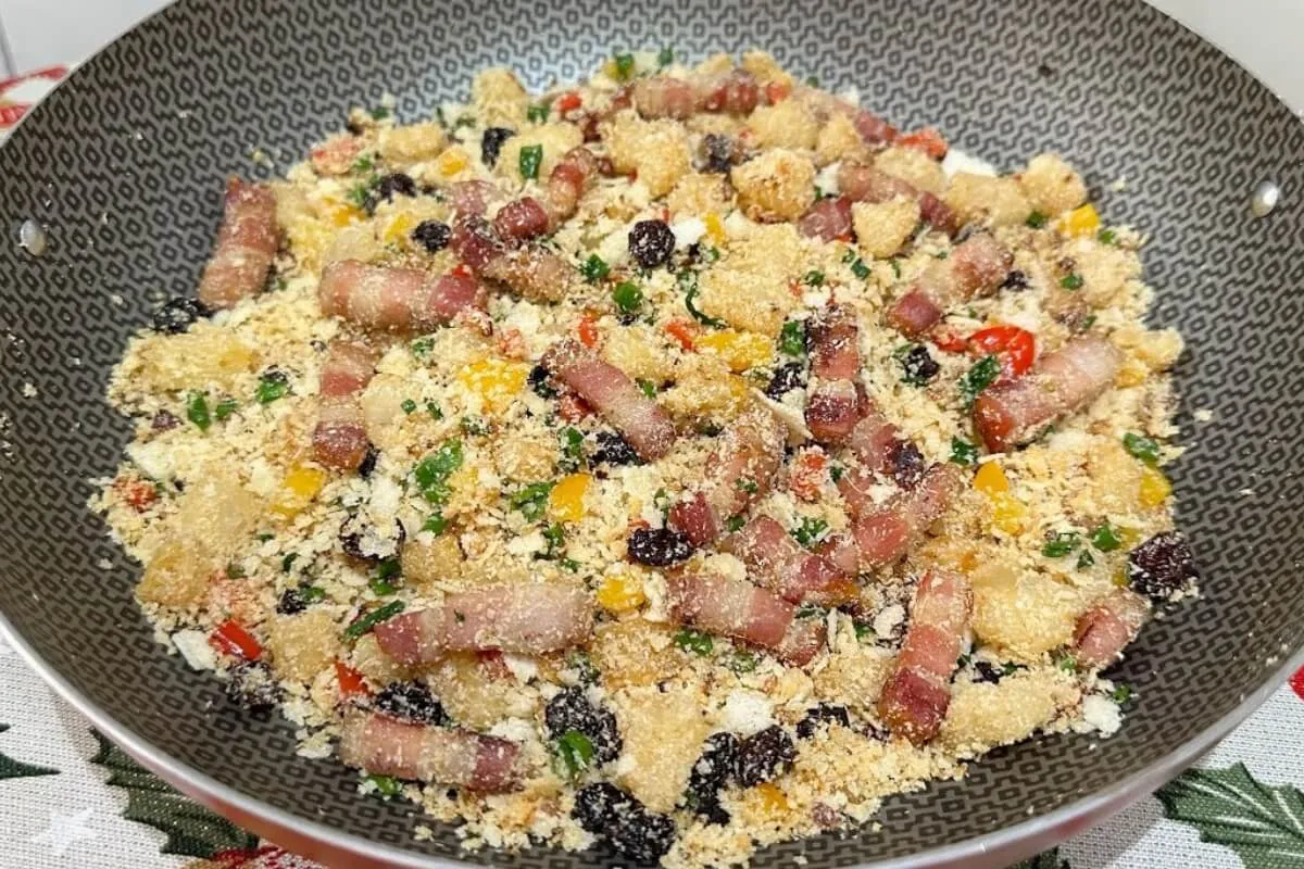 Farofa de abacaxi com bacon: seu churrasco de ano novo não p