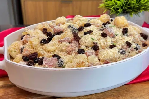 Farofa de bacon com abacaxi, perfeita para acompanhar suas r