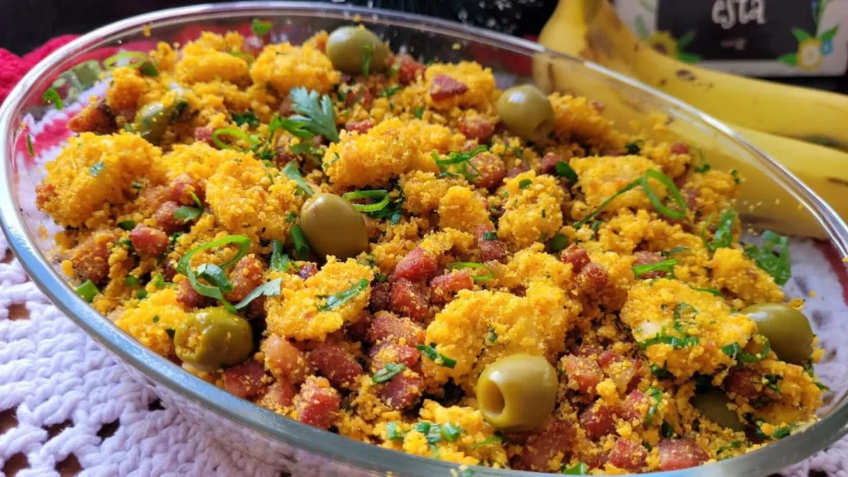 Farofa de banana deliciosa para acompanhar o seu almoço de n