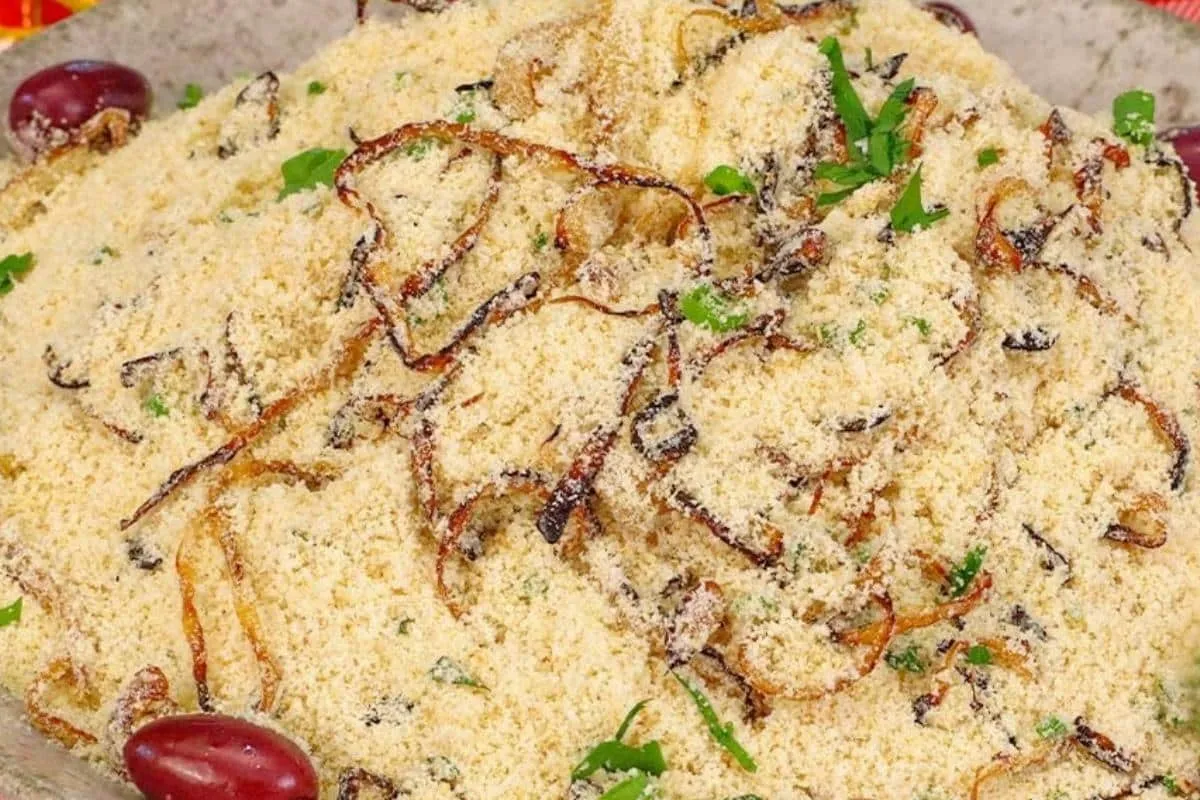 Farofa de cebola perfeita para acompanhar vários pratos do s