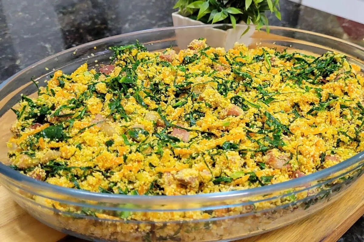 Farofa de couve, a melhor receita para acompanhar o seu chur