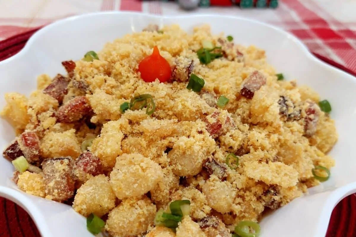 Farofa prática de abacaxi com bacon que é o acompanhamento i