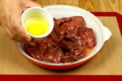 Fígado de frango preparado de um jeito especial para uma ref