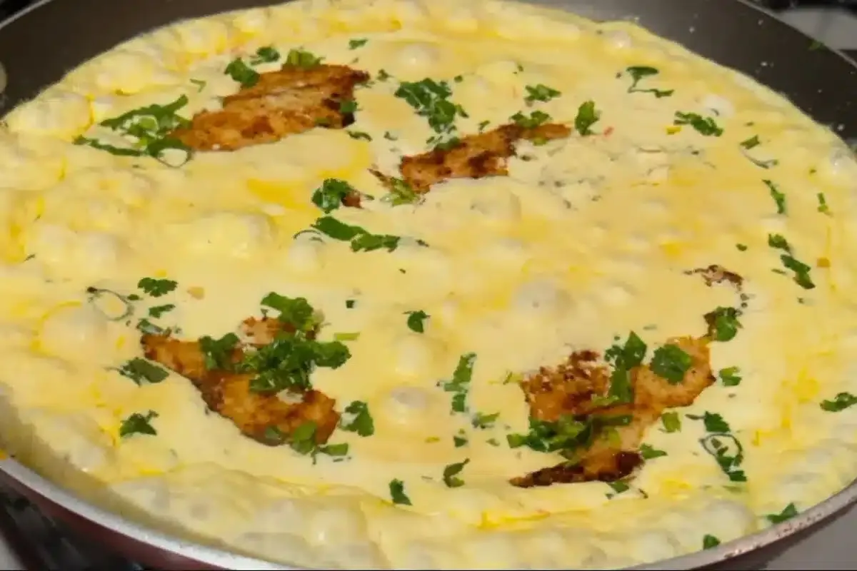 Filé de frango ao molho de legumes com cenoura e abobrinha,