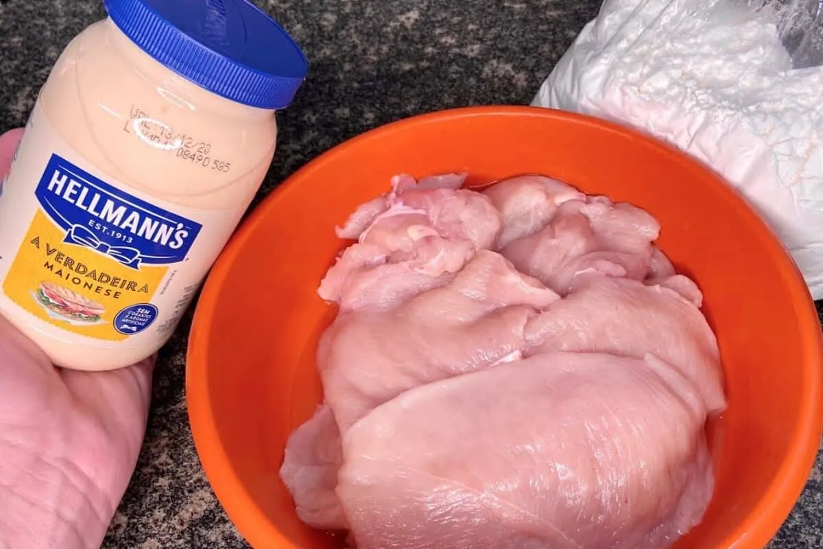 Filé de frango frito com um segredo sensacional para ficar c