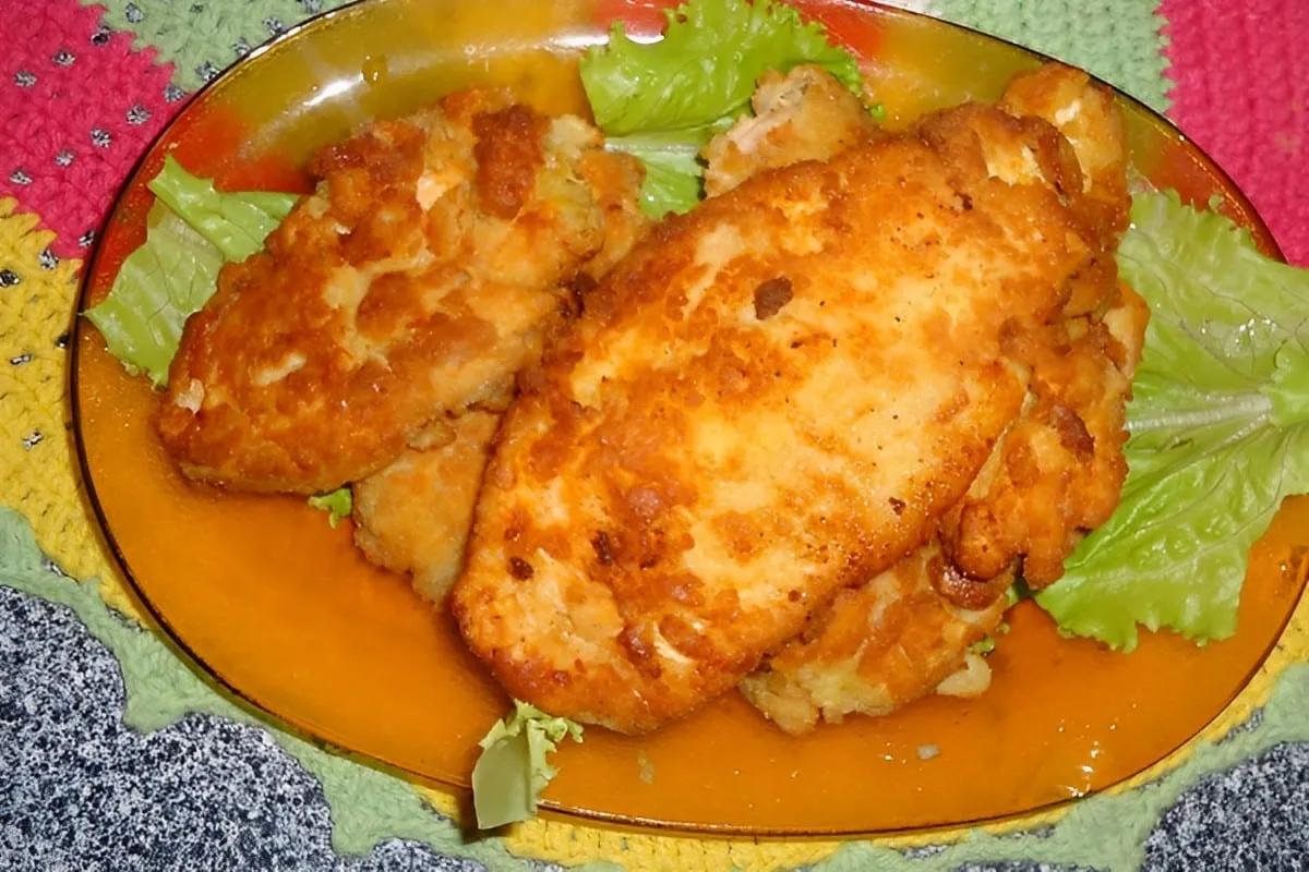 Filé de peito de frango à milanesa simples e delicioso para