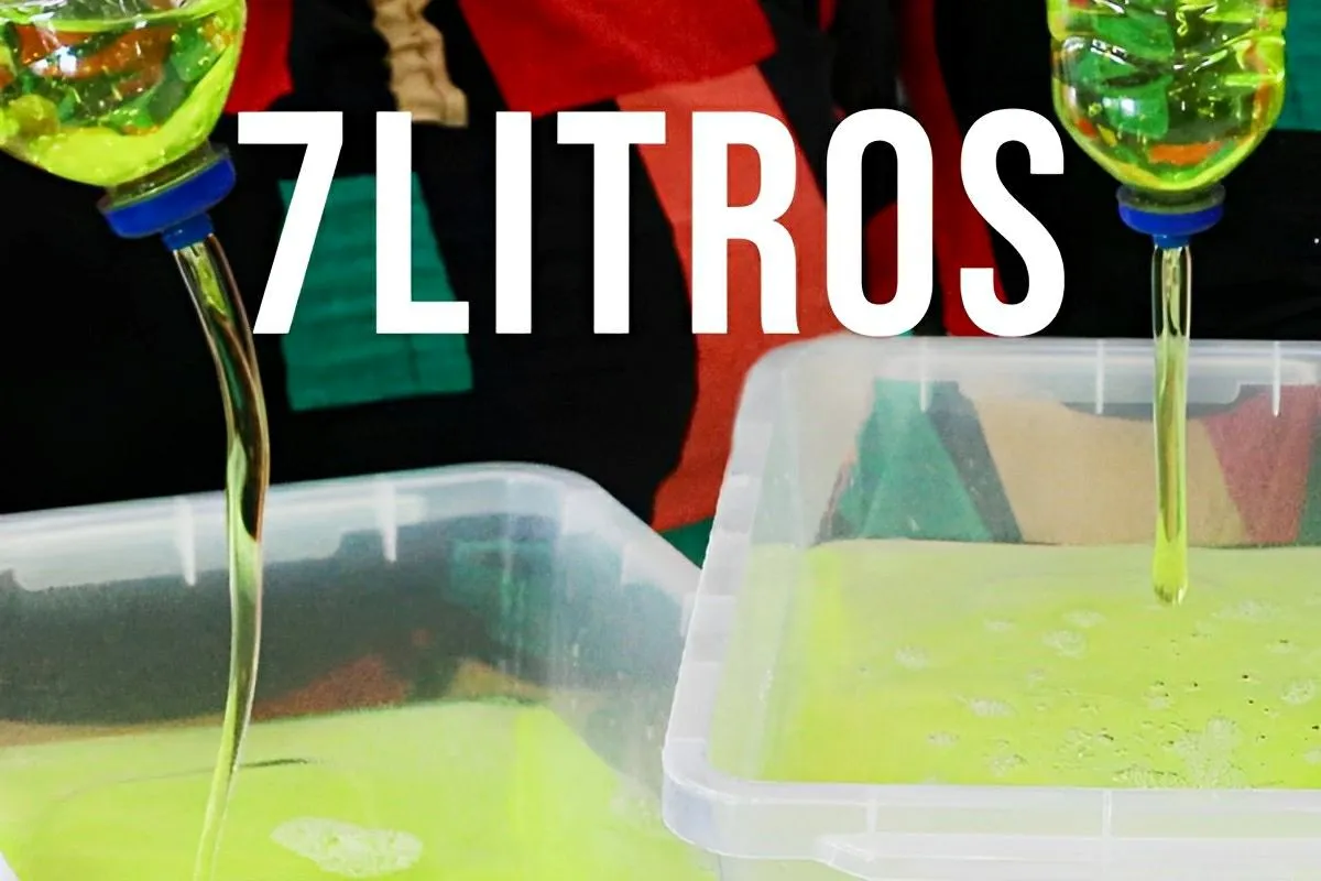 Fiz 7 litros de detergente caseiro usando apenas 1 frasco de