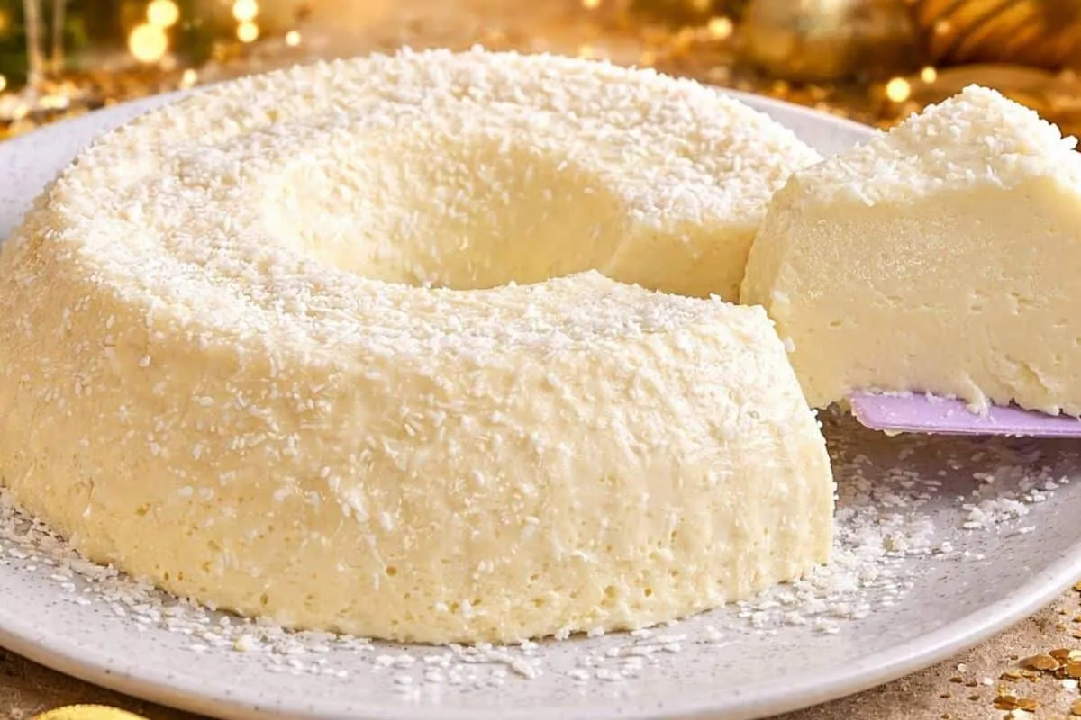 Flan de abacaxi feito no liquidificador, que não precisa ir