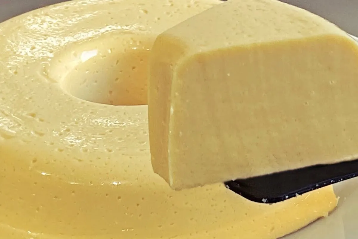 Flan de doce de leite rápido e fácil que não vai ao fogo par