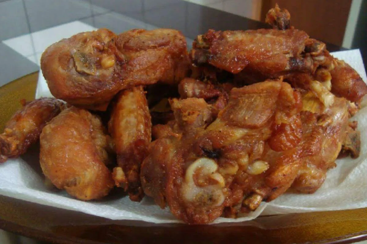 Frango a passarinho com um segredo de cozinheira para ficar
