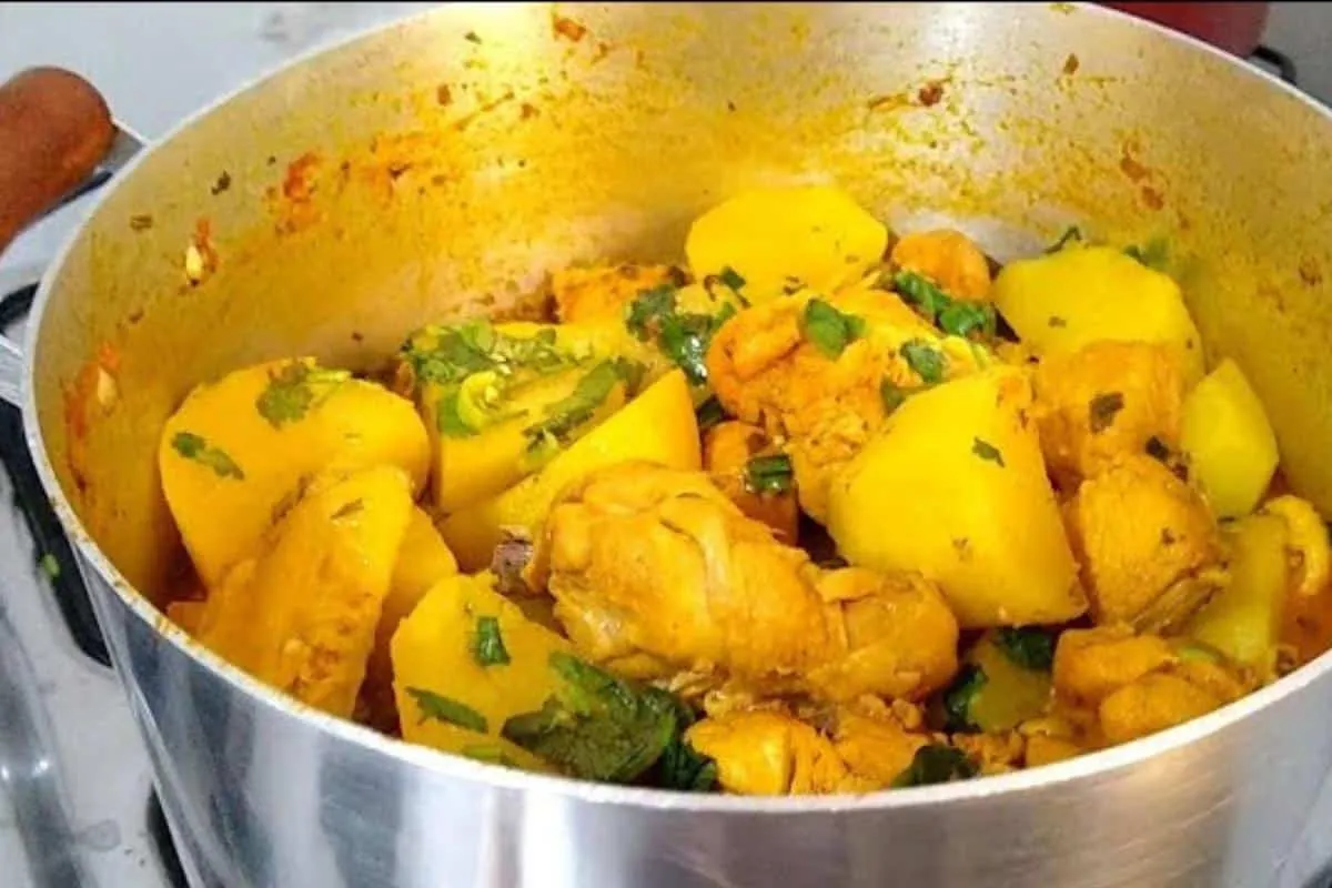 Frango ao molho com batata que minha mãe me ensinou todos os