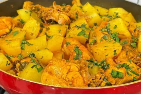 Frango assado com batata no forno rápido e fácil de fazer pa